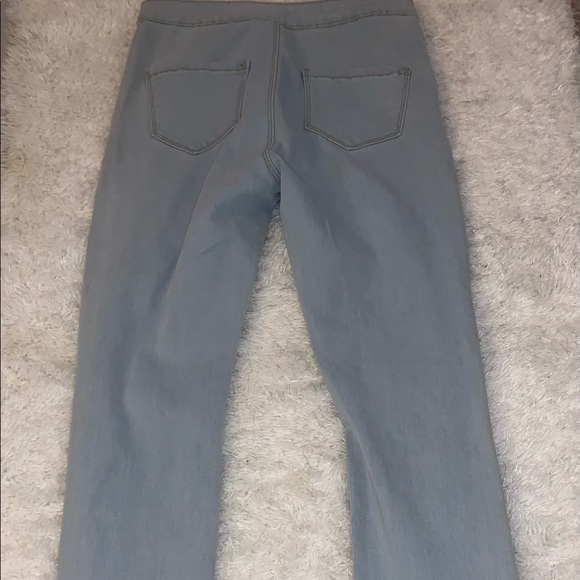 🎊🎉🎇HOST PICK🎆🎈❤️🎊🎉Woman Jean pre loved 🥰 like new distressed knee - Picture 9 of 11